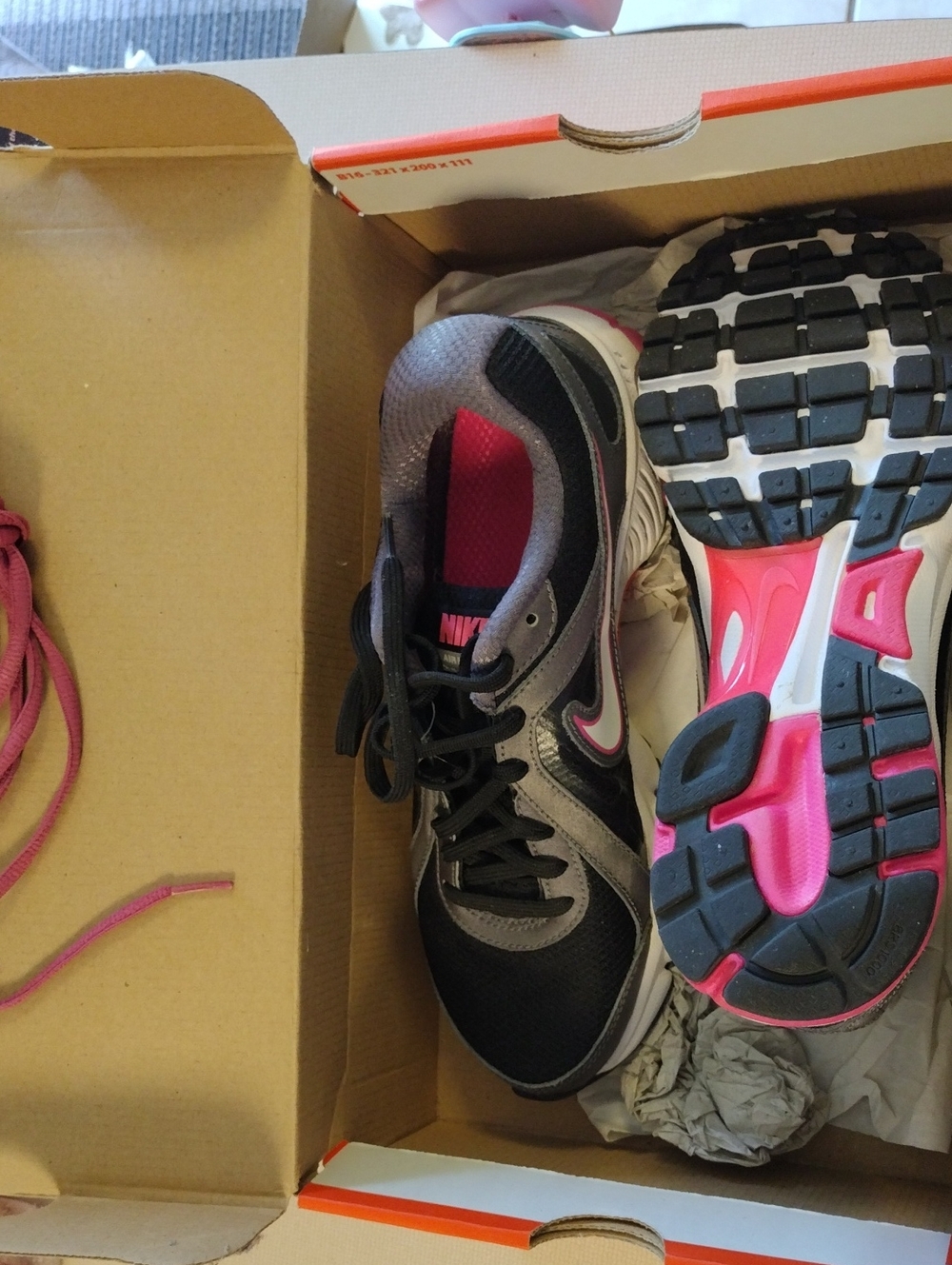 Nike Air Dictate Women’s Black Gray and Pink Athletic Running Shoes Size 7.5